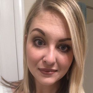 Meet your Posher, Elise